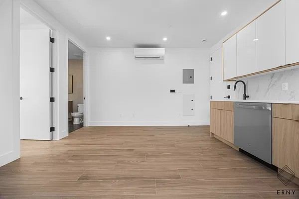 Finished kitchen at Hawthorne St, Prospect Lefferts Gardens, Brooklyn — photo 7