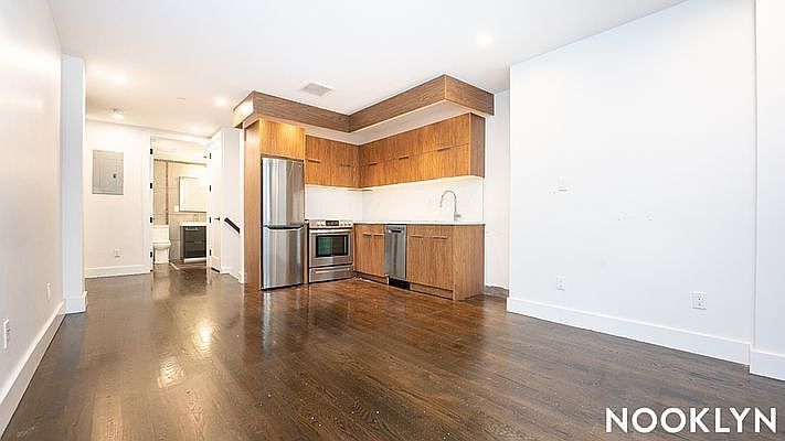 Finished kitchen at St Johns Pl, Crown Heights, Brooklyn — photo 8