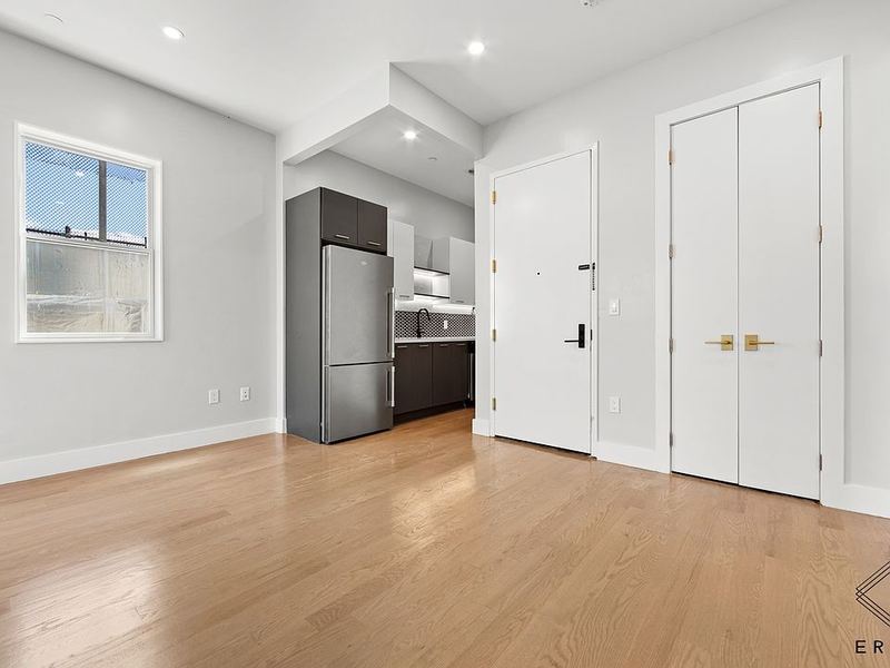 Finished kitchen at Wilson Ave, Bushwick, Brooklyn — photo 8